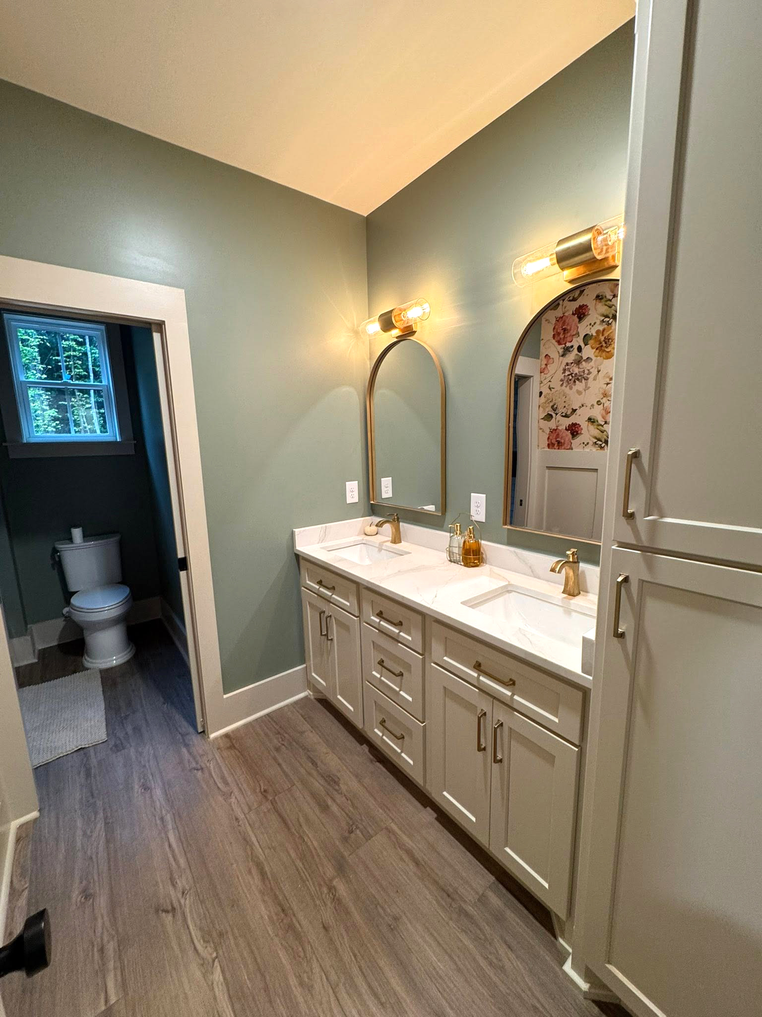 Modern Farmhouse Plan 041-00216 bathroom vanity detail