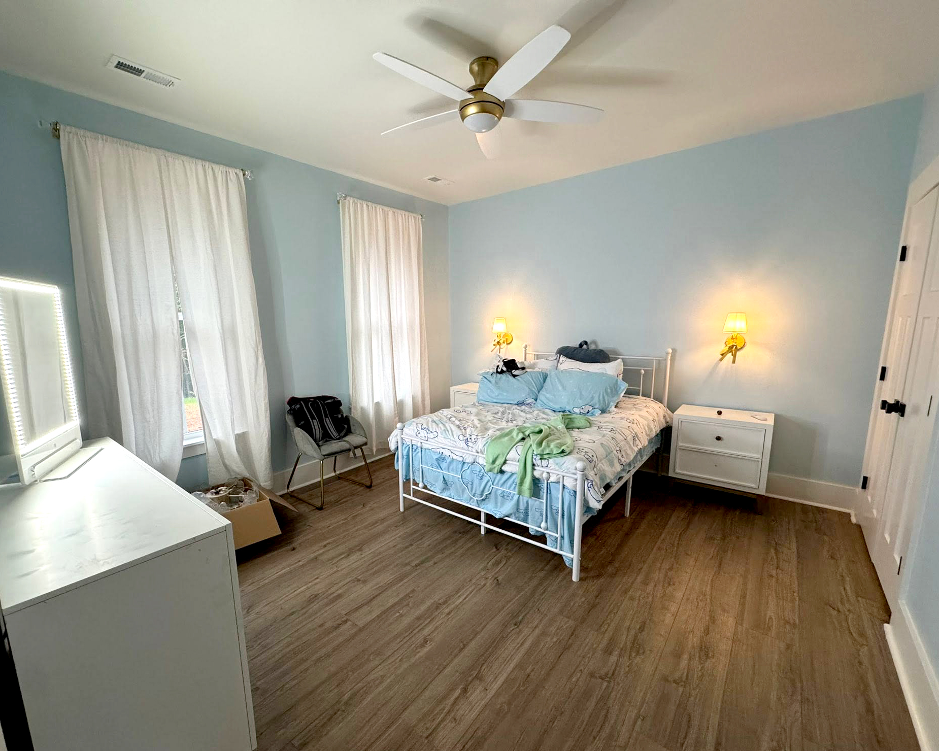 Plan 041-00216 secondary bedroom — well-proportioned with natural light