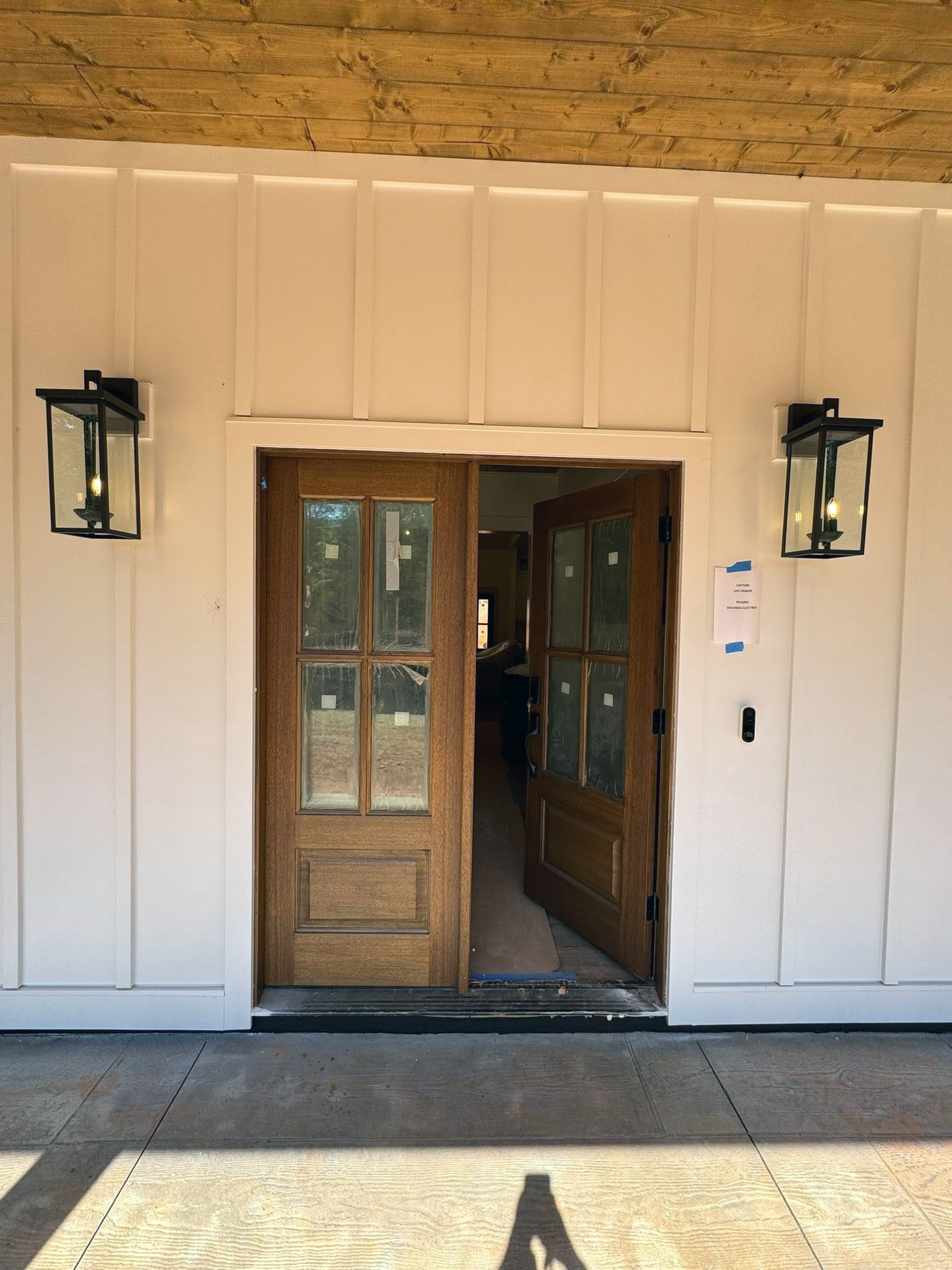 Modern Farmhouse Plan 041-00216 front door entry detail