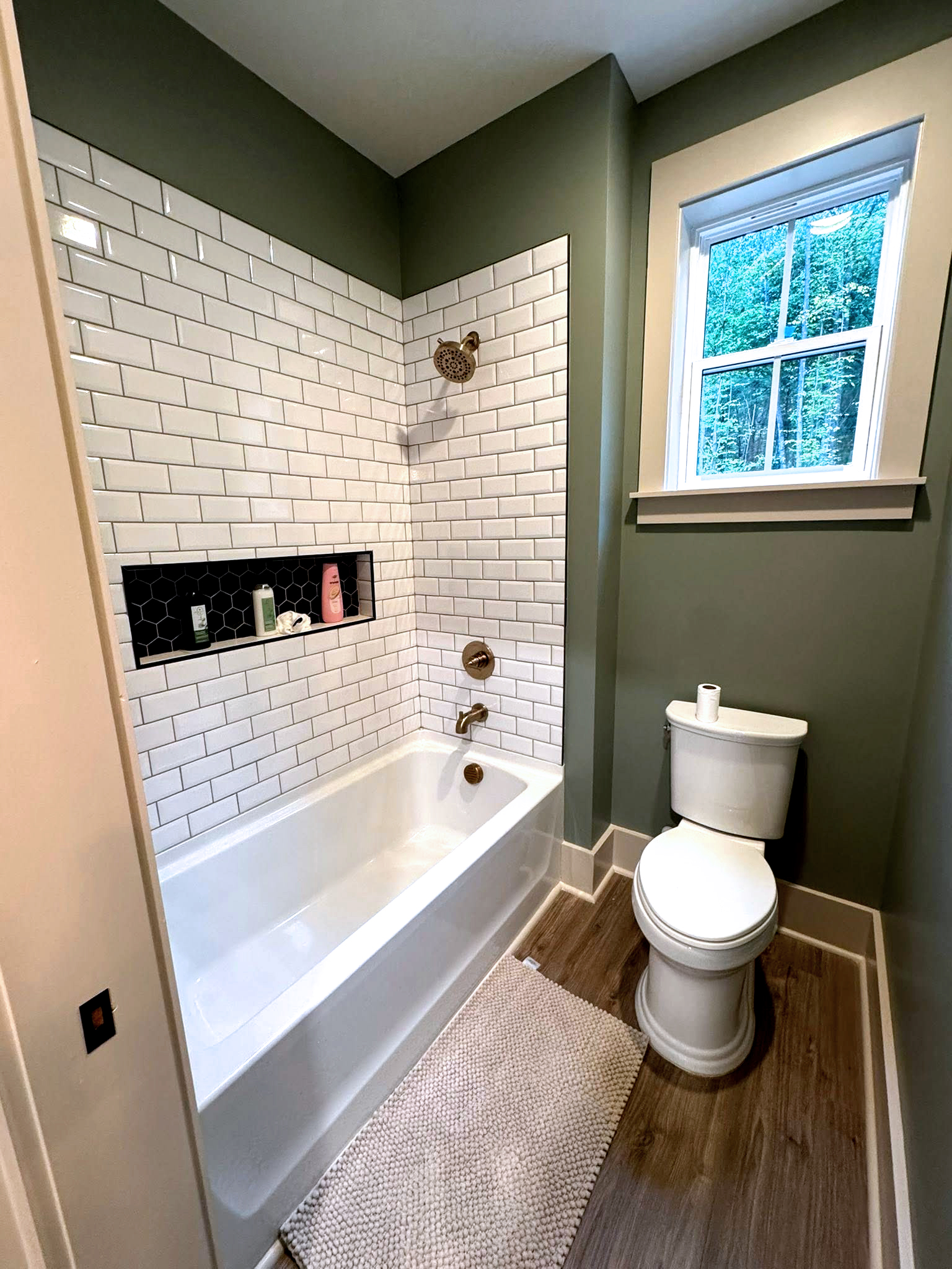 Modern Farmhouse Plan 041-00216 hall bathroom shared by secondary bedrooms
