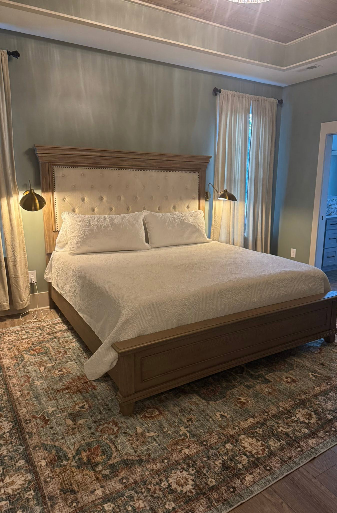 Plan 041-00216 master bedroom — private suite away from secondary bedrooms